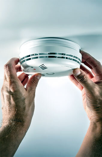 /uploads/2025/04/removing-smoke-alarm-test.jpg